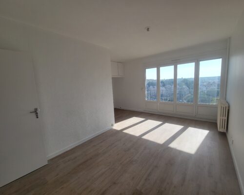 STUDIO - 30m² balcon-cave-parking- EVREUX